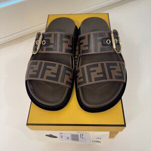 FENDI LEATHER LOGO SLIDES WOMEN - SIZE 38.5 - GREAT CONDITION W/ BOX